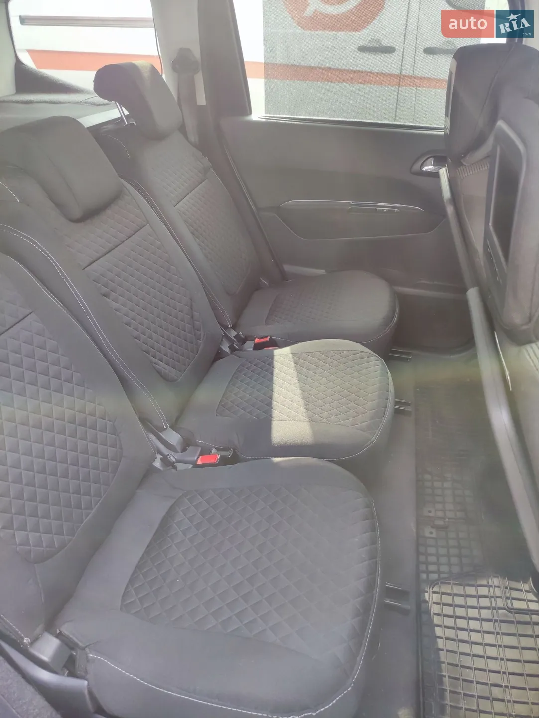 2010 Peugeot 5008 - мініатюра 16