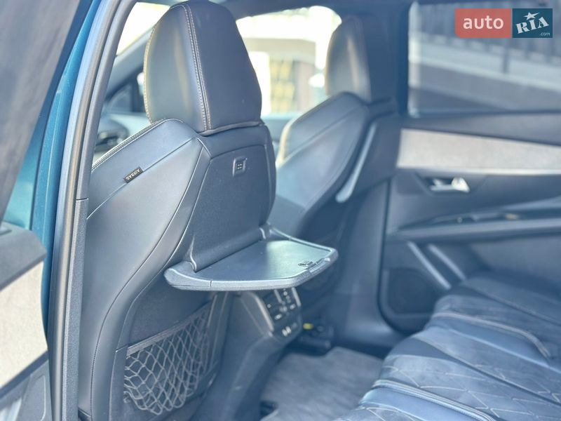 Внедорожник / Кроссовер Peugeot 5008 2017 в Черновцах