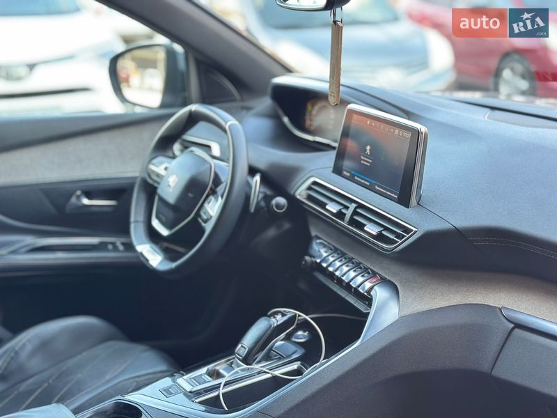 Внедорожник / Кроссовер Peugeot 5008 2017 в Черновцах