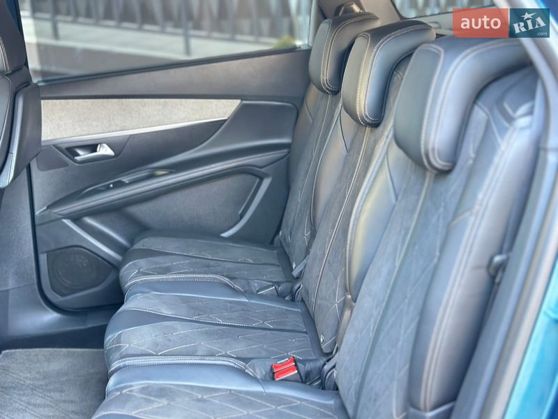 Внедорожник / Кроссовер Peugeot 5008 2017 в Черновцах