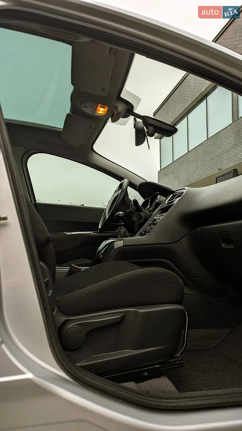 2011 Peugeot 5008 - мініатюра 29