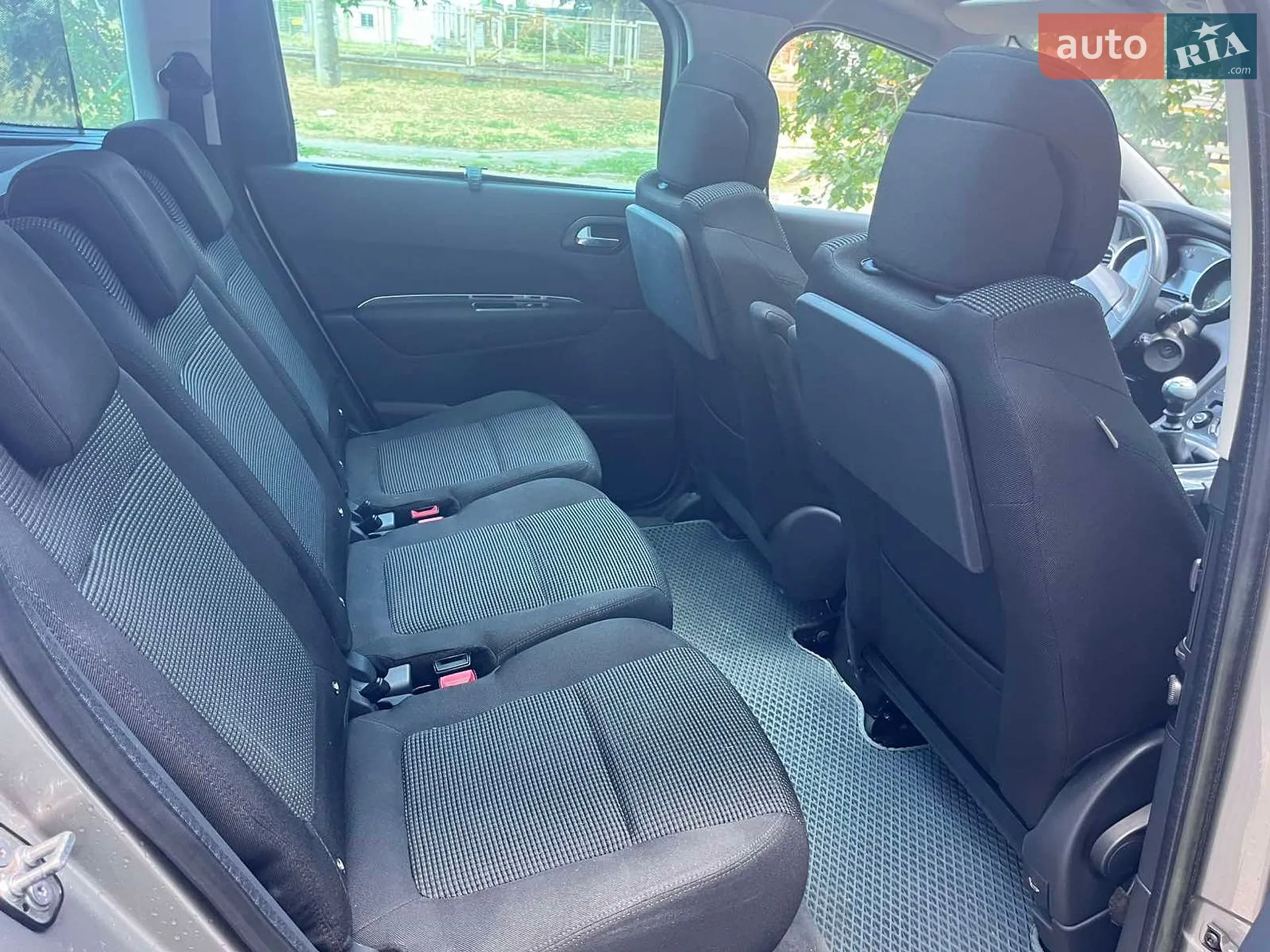 2011 Peugeot 5008 - мініатюра 18