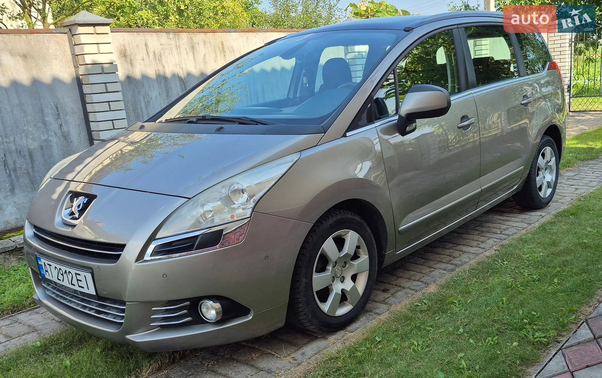 2011 Peugeot 5008 - фото 1