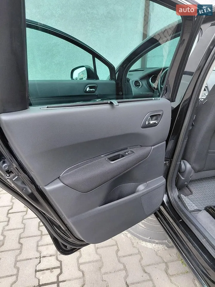 2011 Peugeot 5008 - мініатюра 12