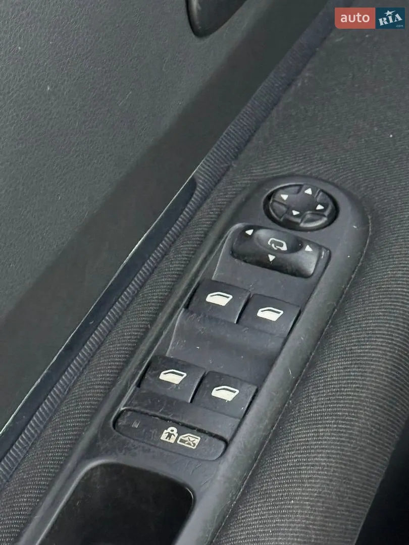 2011 Peugeot 5008 - мініатюра 29