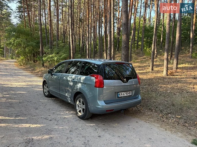 Peugeot 5008 2011