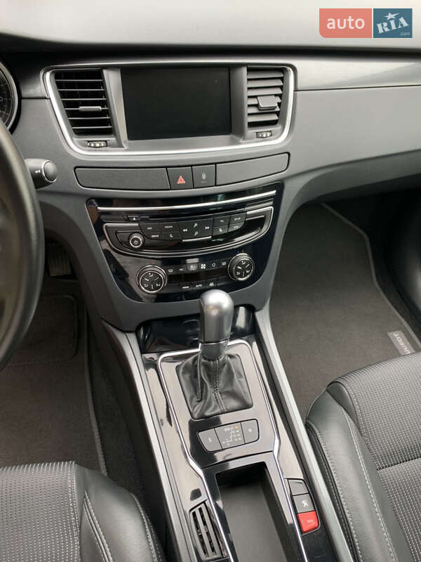 Универсал Peugeot 508 2015 в Комарному