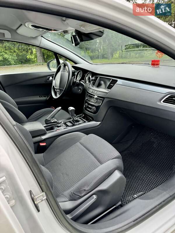 Седан Peugeot 508 2011 в Дубні