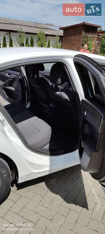 Седан Peugeot 508 2012 в Золочеві