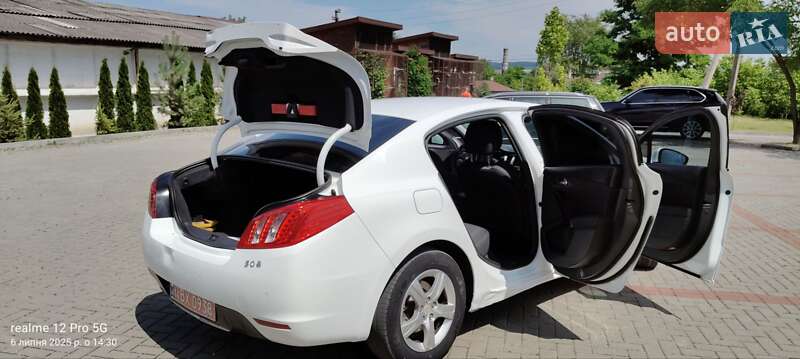 Седан Peugeot 508 2012 в Золочеві