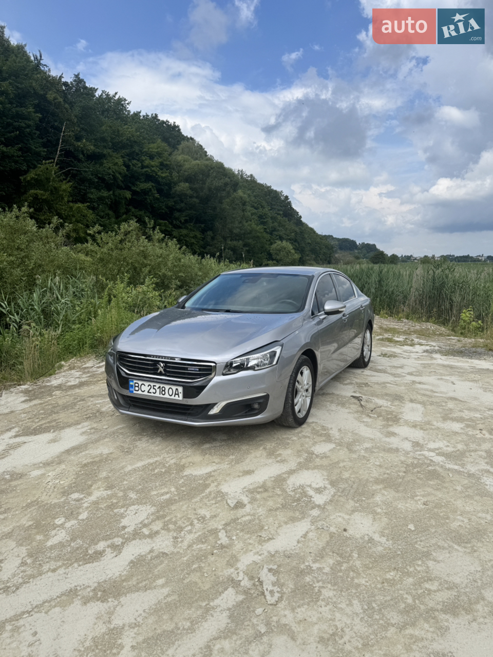 Peugeot 508 1.6 дизель | 2016 рік | Автомат

VIN: VF38DBHZTGL022571

Машина моя, в користуванні кожен день. 
Двигун — 1.6 дизель, дуже економний, їде м’яко, автомат працює чітко.
Пробіг — 127 тис рідний
Кузов в хорошому стані, без серйозних пошкоджень. Все, що по машині потрібно було робилось вчасно. Вікна всі рідні, салон акуратний, не затертий, не прокурений.
Ходова тиха, нічого не стукає, не гримить.
За деталями телефонуйте,все покажу,розкажу. Компаніїї,майданчики та інша допомога в продажі не потрібна. 
Відповім на всі питання