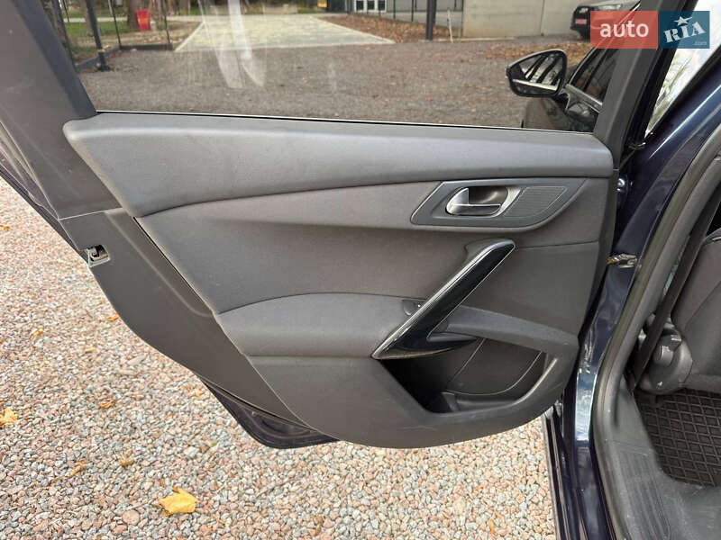 Седан Peugeot 508 2014 в Стрию