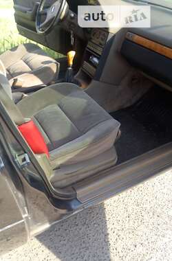 Седан Peugeot 605 1990 в 