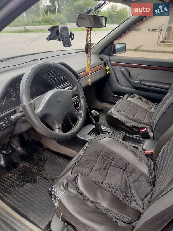 Седан Peugeot 605 1994 в Козове