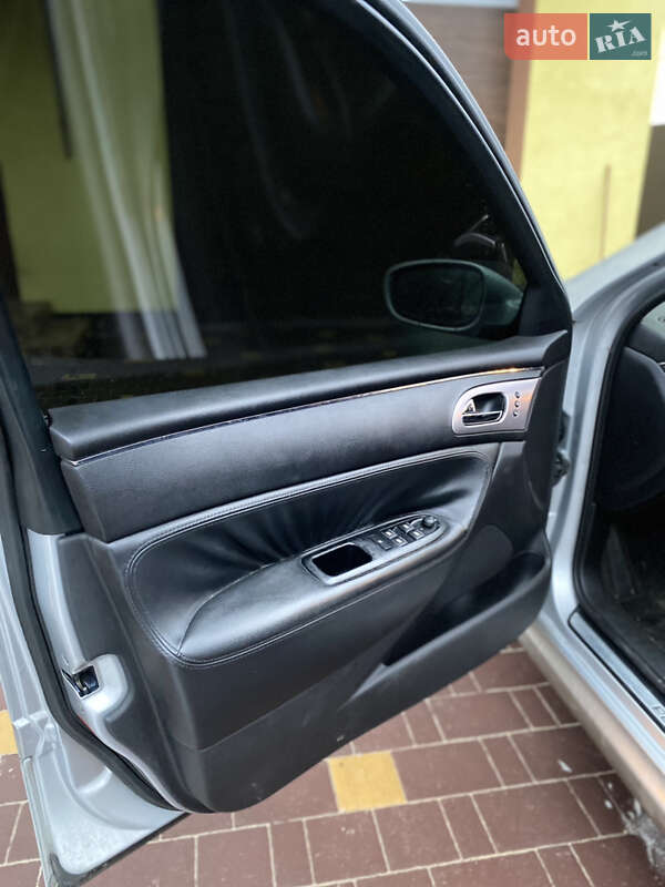 Седан Peugeot 607 2008 в Киверцах