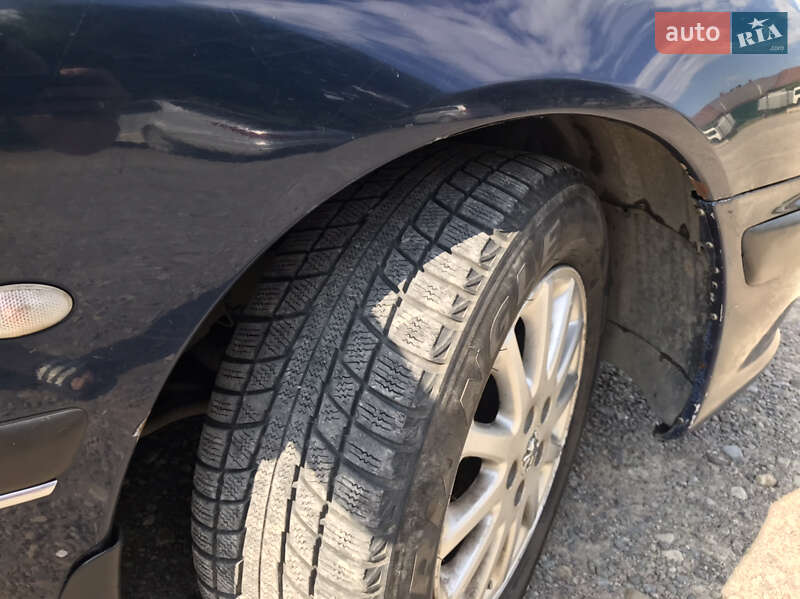 Седан Peugeot 607 2002 в Отинії