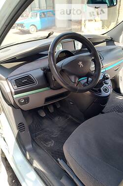 Минивэн Peugeot 807 2004 в 