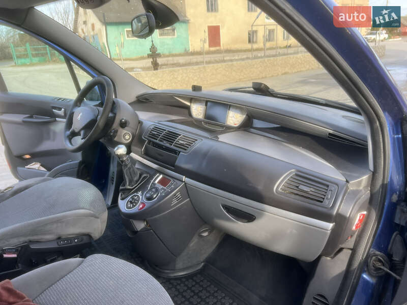 Минивэн Peugeot 807 2006 в Хотине