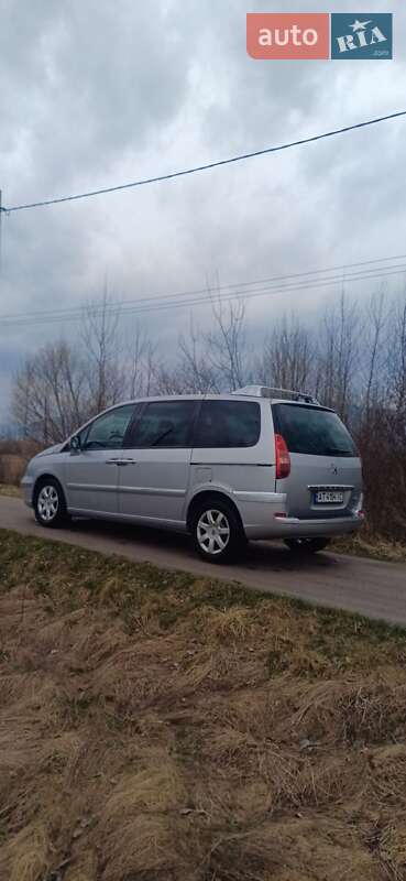 Минивэн Peugeot 807 2009 в Долине