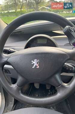 Минивэн Peugeot 807 2002 в 