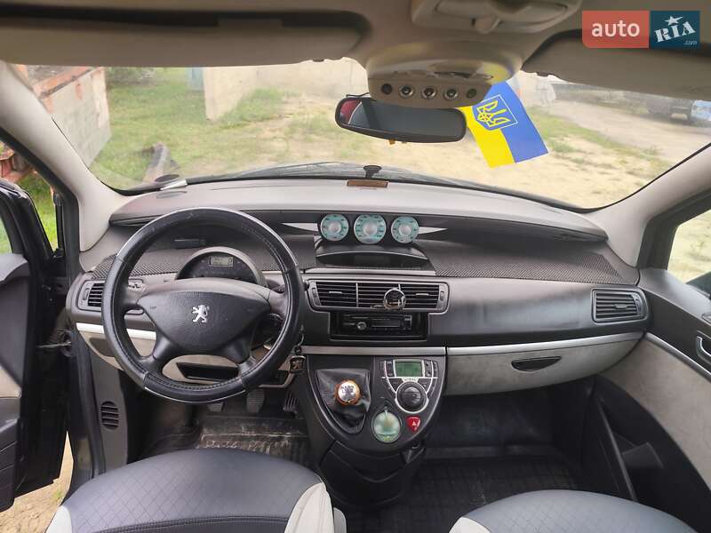 Peugeot 807 2004