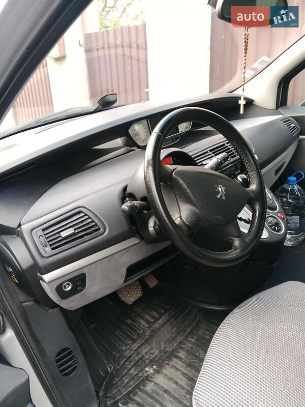 Мінівен Peugeot 807 2009 в Пустомитах