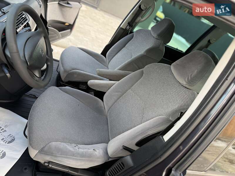 Мінівен Peugeot 807 2010 в Дрогобичі