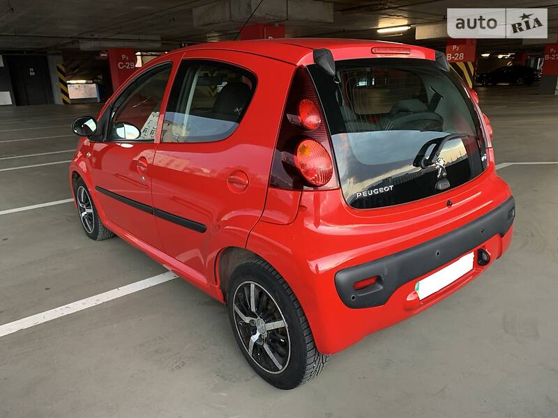 Хетчбек Peugeot 2013 в Києві
