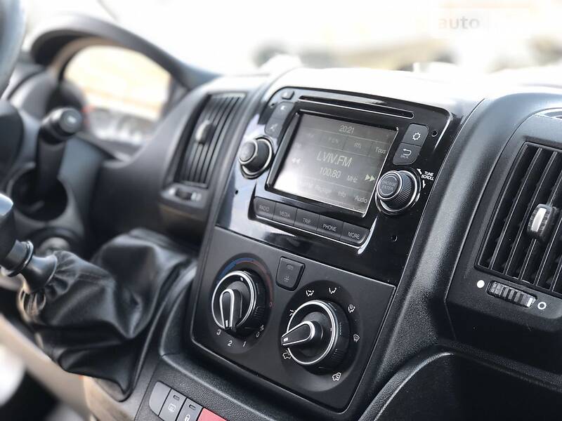 Вантажопасажирський фургон Peugeot Boxer 2016 в Львові