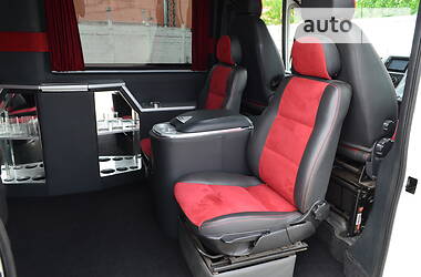 Вантажопасажирський фургон Peugeot Boxer 2011 в 
