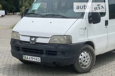 Вантажопасажирський фургон Peugeot Boxer 2004 в Сваляві