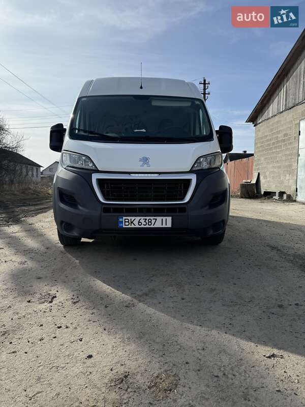 Вантажний фургон Peugeot Boxer 2014 в Костопілі