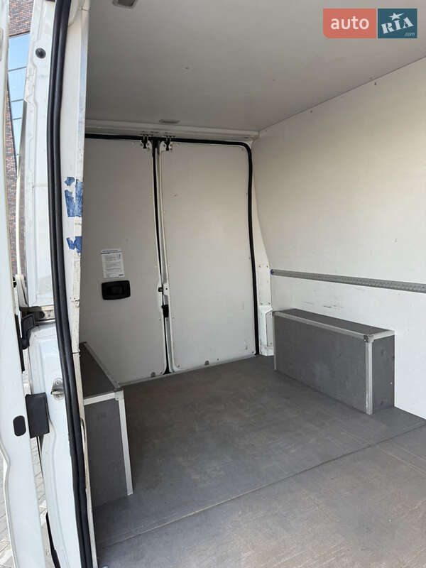 Вантажний фургон Peugeot Boxer 2017 в Чернівцях