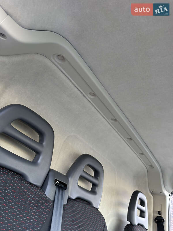 Вантажний фургон Peugeot Boxer 2017 в Чернівцях