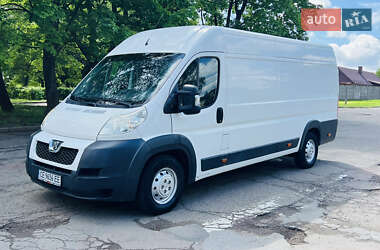 Вантажний фургон Peugeot Boxer 2013 в Чернівцях
