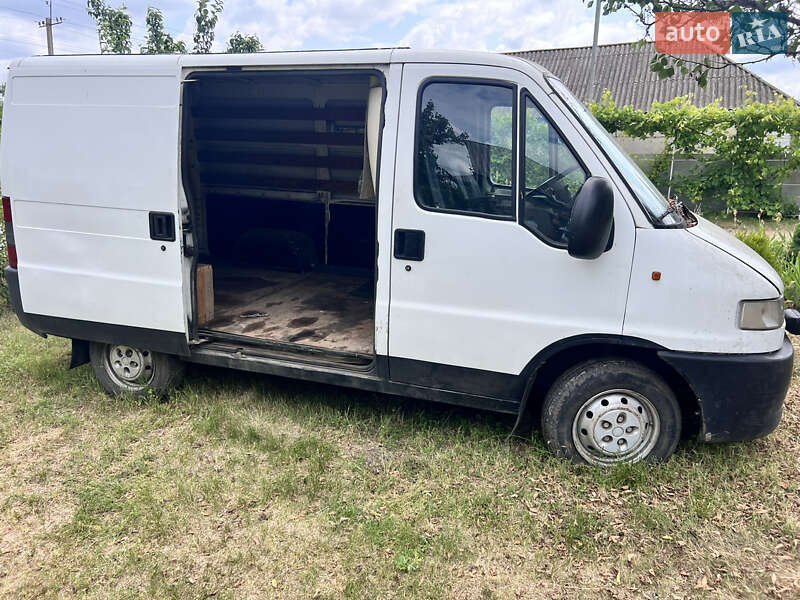 Грузовой фургон Peugeot Boxer 2000 в 