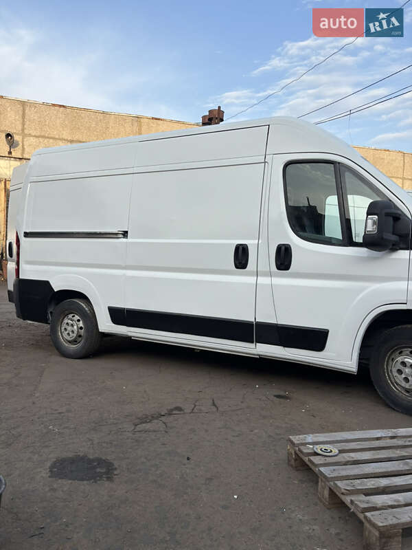 Вантажний фургон Peugeot Boxer 2011 в Києві