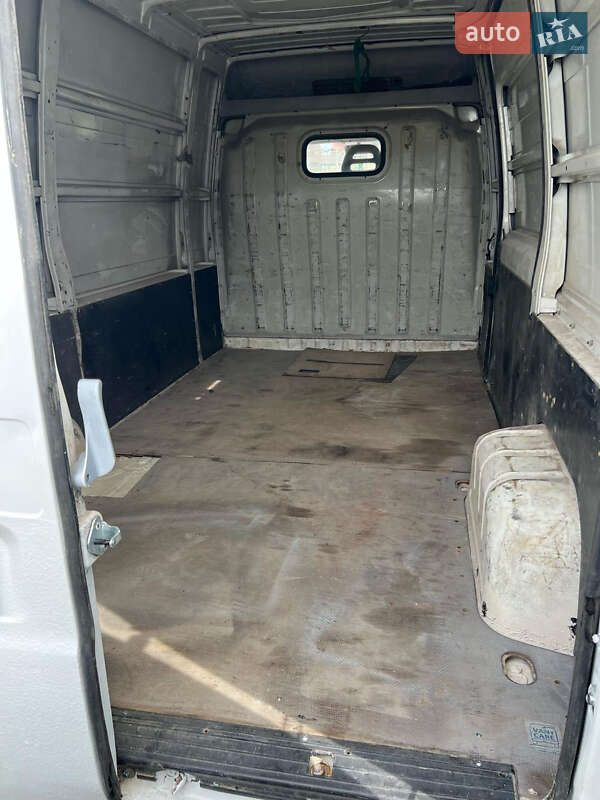 Вантажний фургон Peugeot Boxer 2005 в Яворові