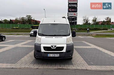 Вантажний фургон Peugeot Boxer 2012 в Львові