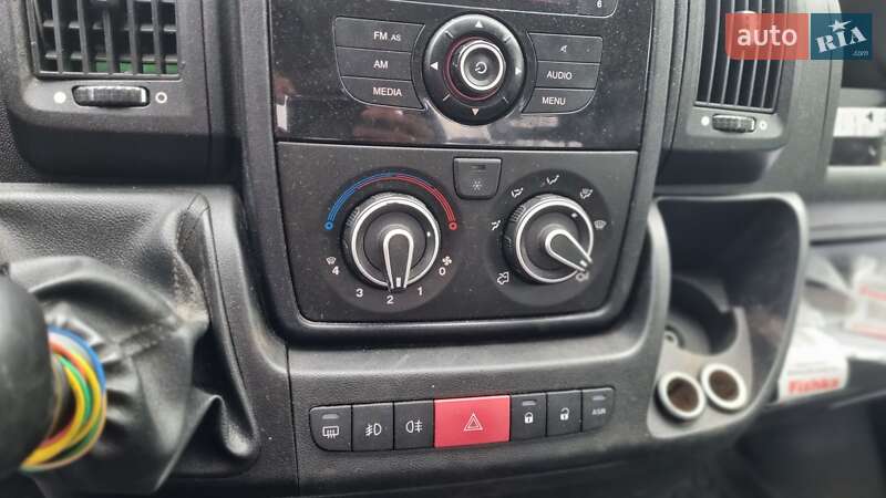 Вантажний фургон Peugeot Boxer 2012 в Самборі