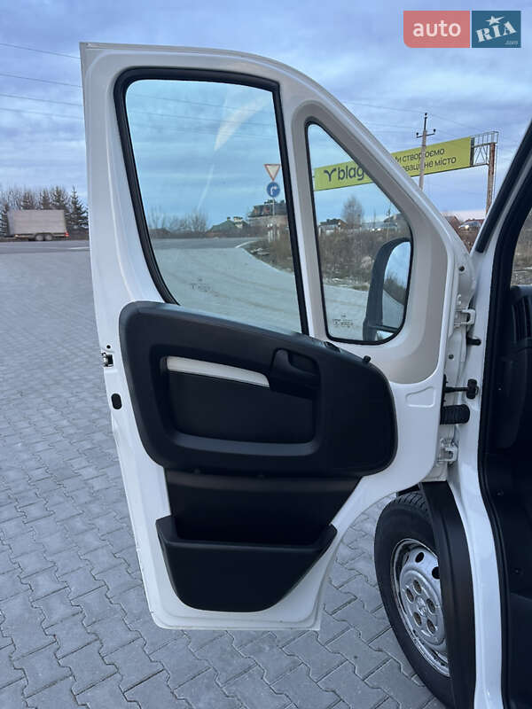 Вантажний фургон Peugeot Boxer 2020 в Львові