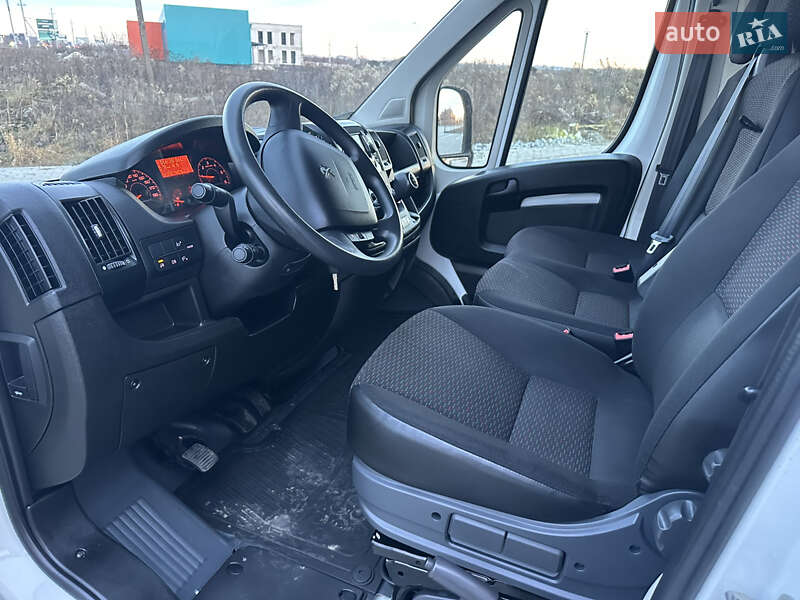 Вантажний фургон Peugeot Boxer 2020 в Львові