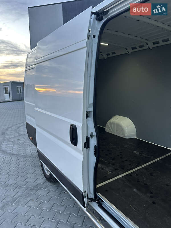 Вантажний фургон Peugeot Boxer 2020 в Львові