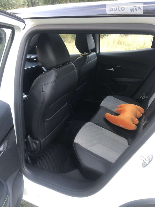 Внедорожник / Кроссовер Peugeot e-2008 2020 в Киеве