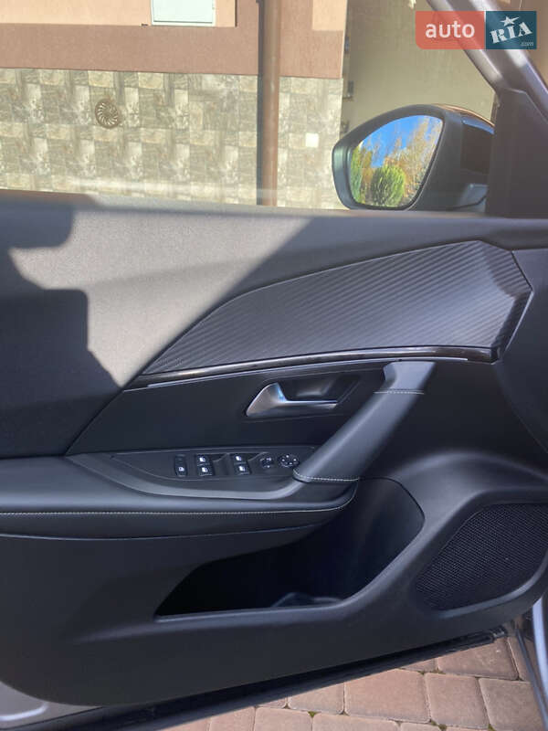 Позашляховик / Кросовер Peugeot e-2008 2021 в Чернівцях