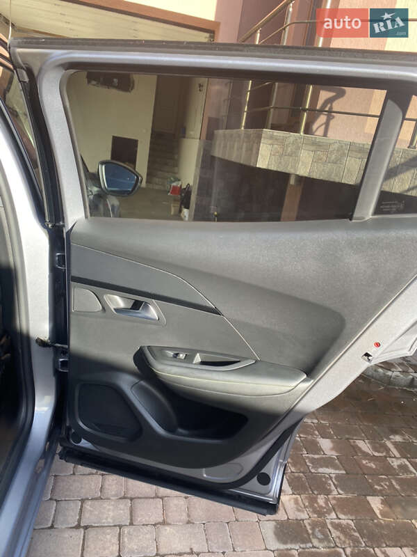 Позашляховик / Кросовер Peugeot e-2008 2021 в Чернівцях