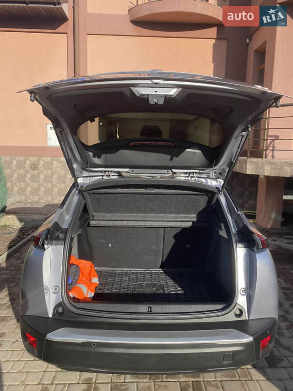 Позашляховик / Кросовер Peugeot e-2008 2021 в Чернівцях