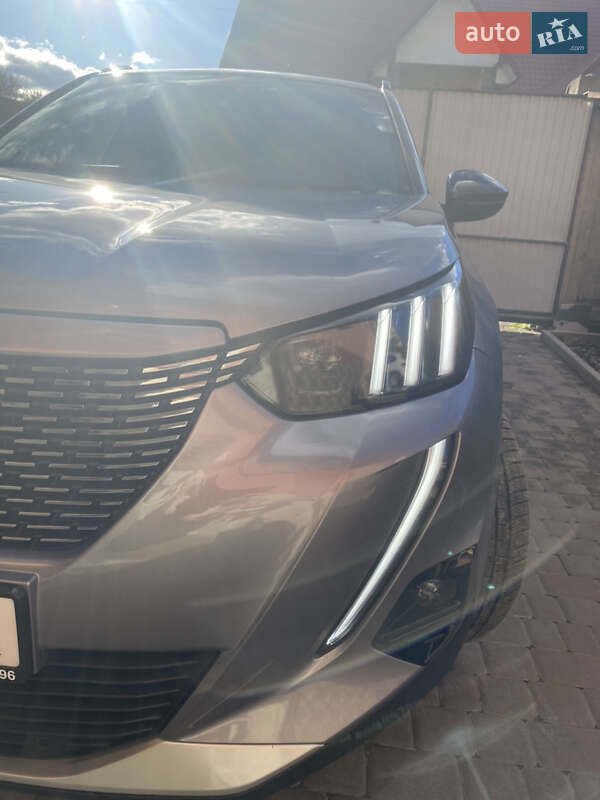 Позашляховик / Кросовер Peugeot e-2008 2021 в Чернівцях