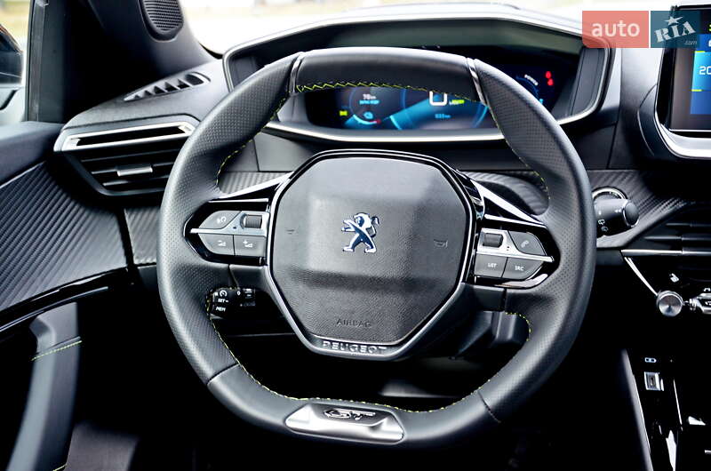 Позашляховик / Кросовер Peugeot e-2008 2023 в Івано-Франківську