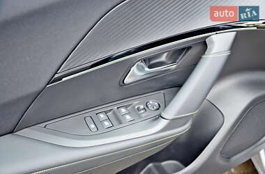 Внедорожник / Кроссовер Peugeot e-2008 2023 в 